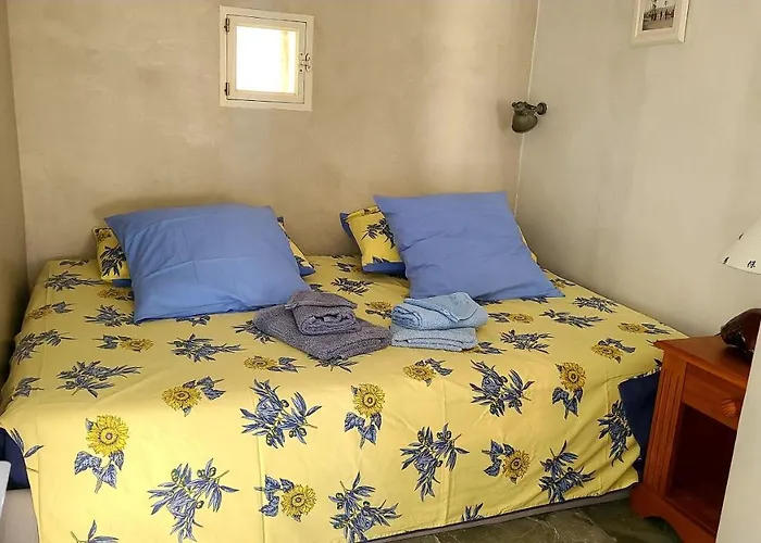 Cabanon Petronille Hébergement de vacances Canari