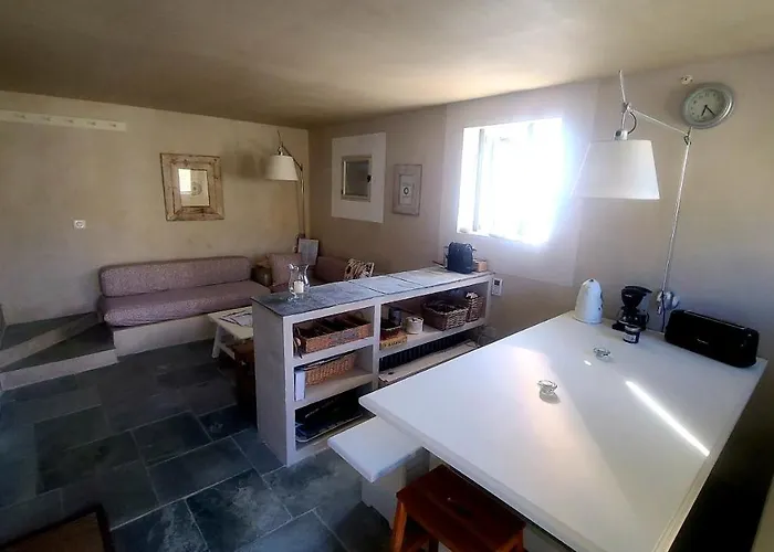 Cabanon Petronille Hébergement de vacances *